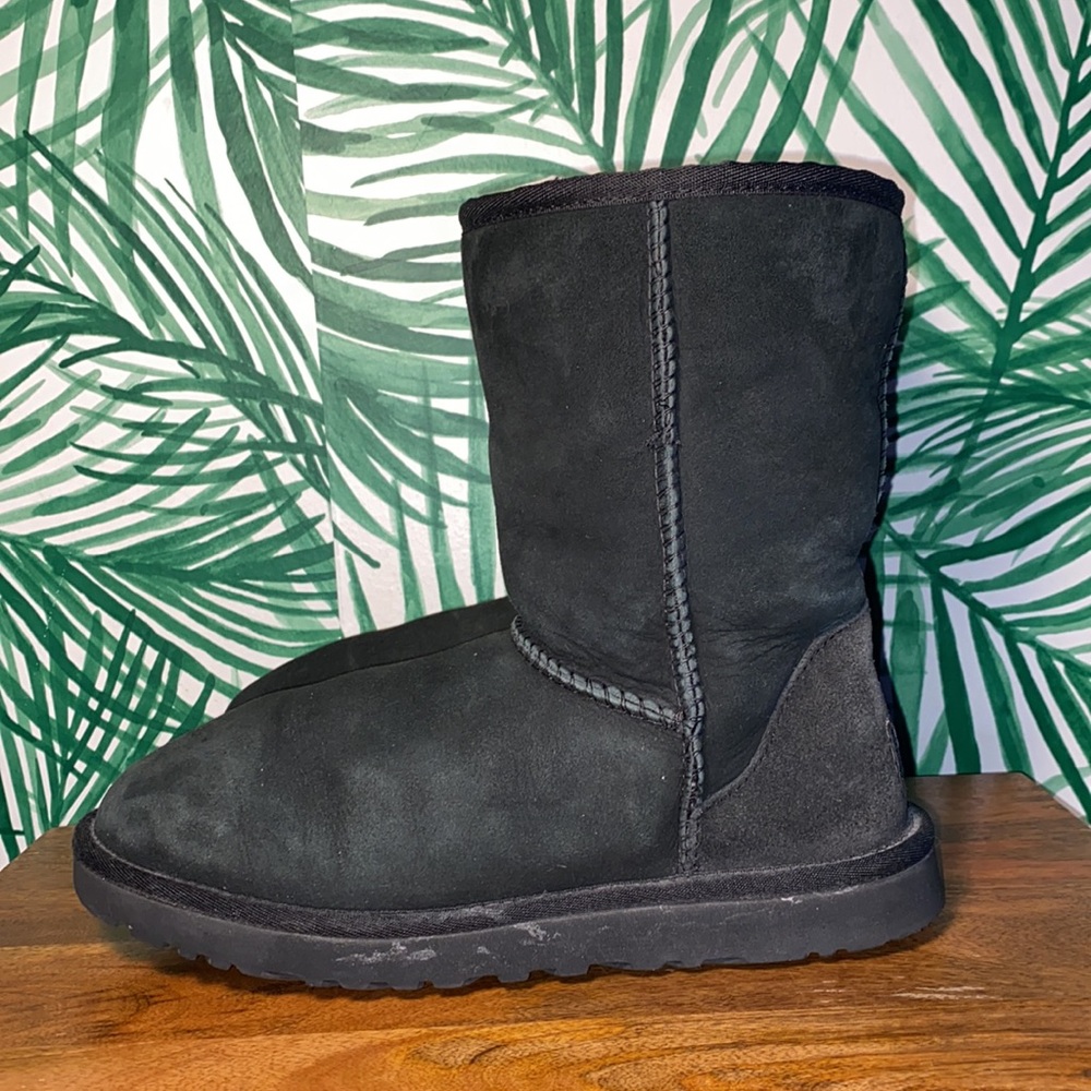 UGG 5825 Black Classic Short Sheepskin Boots Women’s 7 - Picture 4 of 10